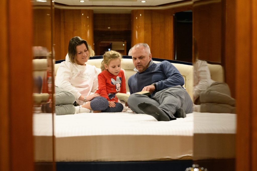 family on a boat. Sleep on a boat with Letyourboat