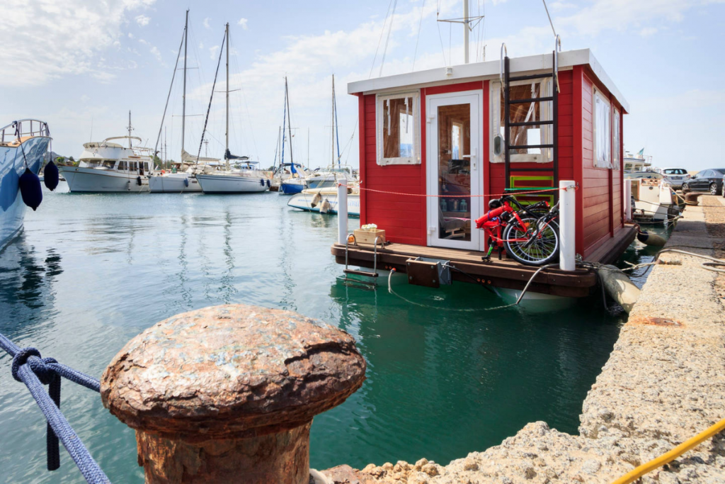 vacanza in barca a Cagliari, marina houseboat